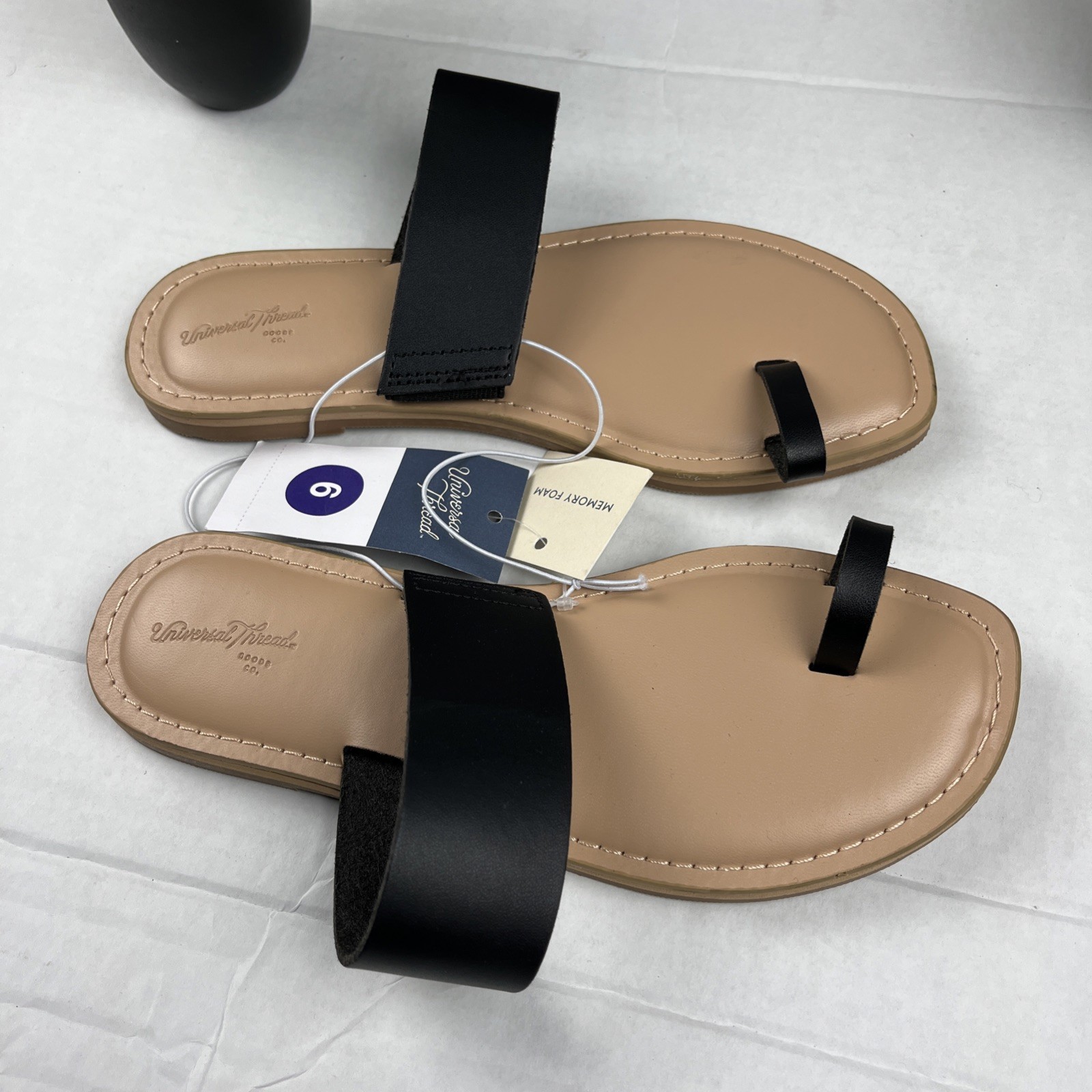 Universal Thread Juno Toe Ring Flat Sandals Black Women’s Size 6 NWT Memory Foam