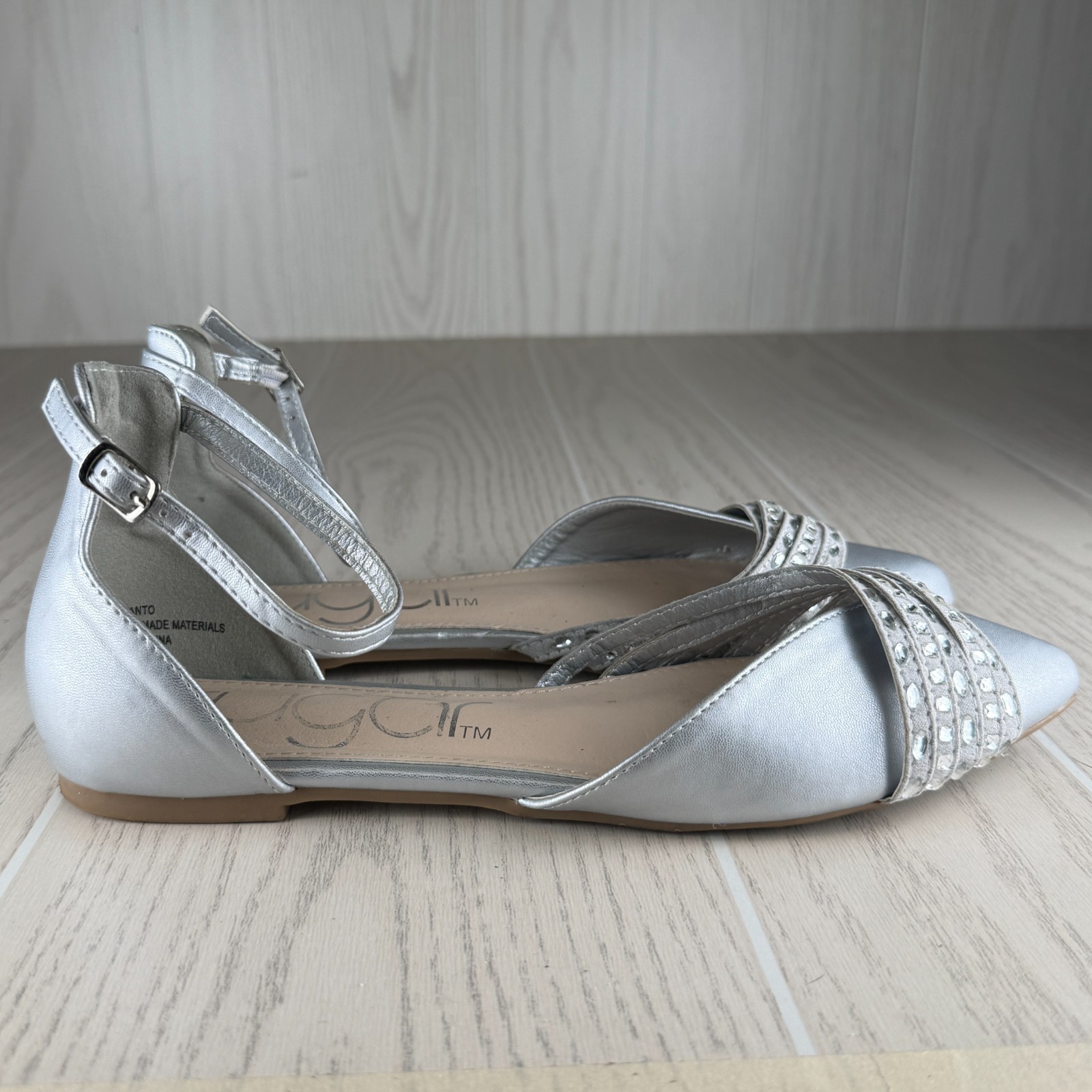 Sugar Silver Womens Lightweight Flat Sandals Rhinestones Buckle Size 9M