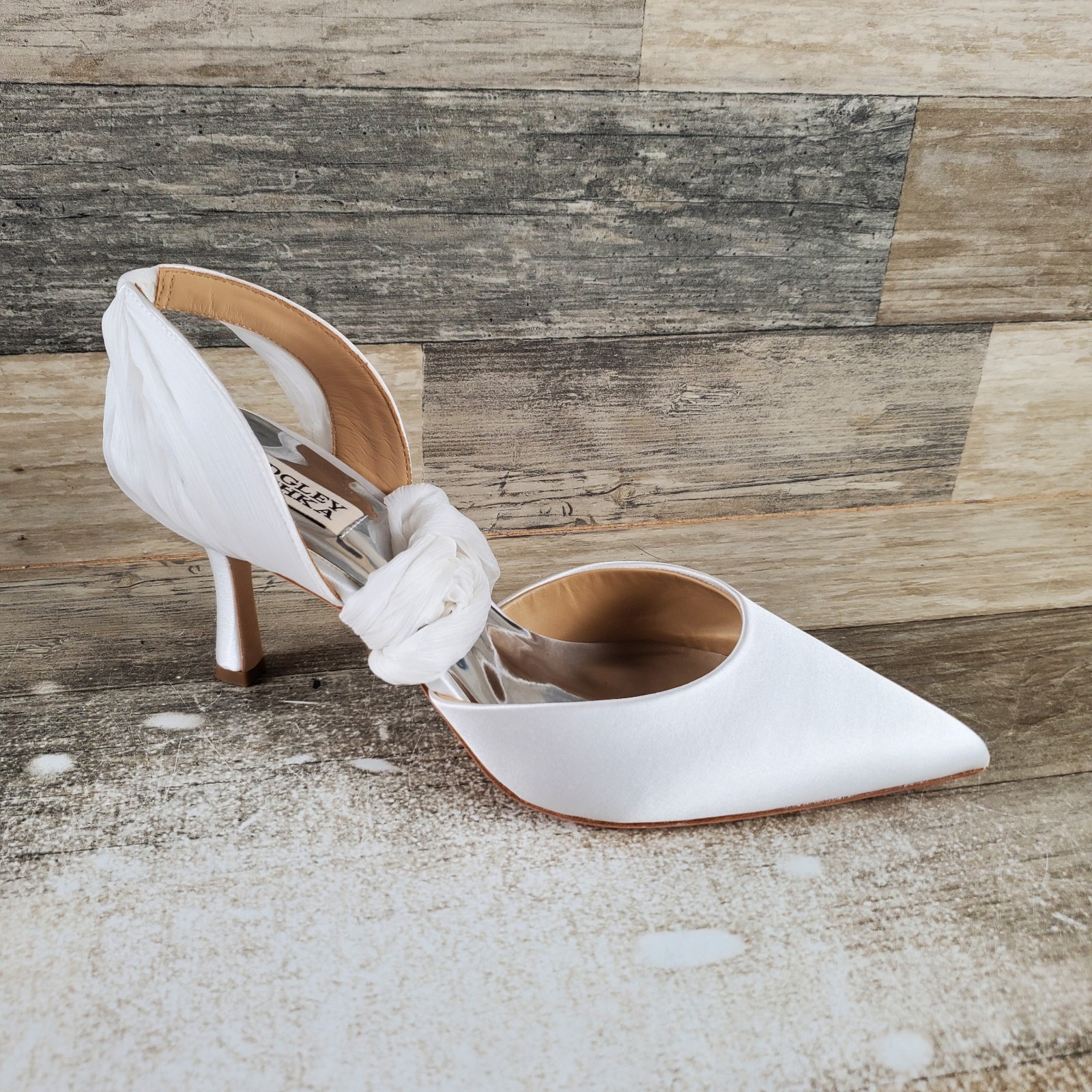 Badgley Mischka Blaze Womens Pump Sz 8.5 White Satin Leather Slip On Pointed Toe