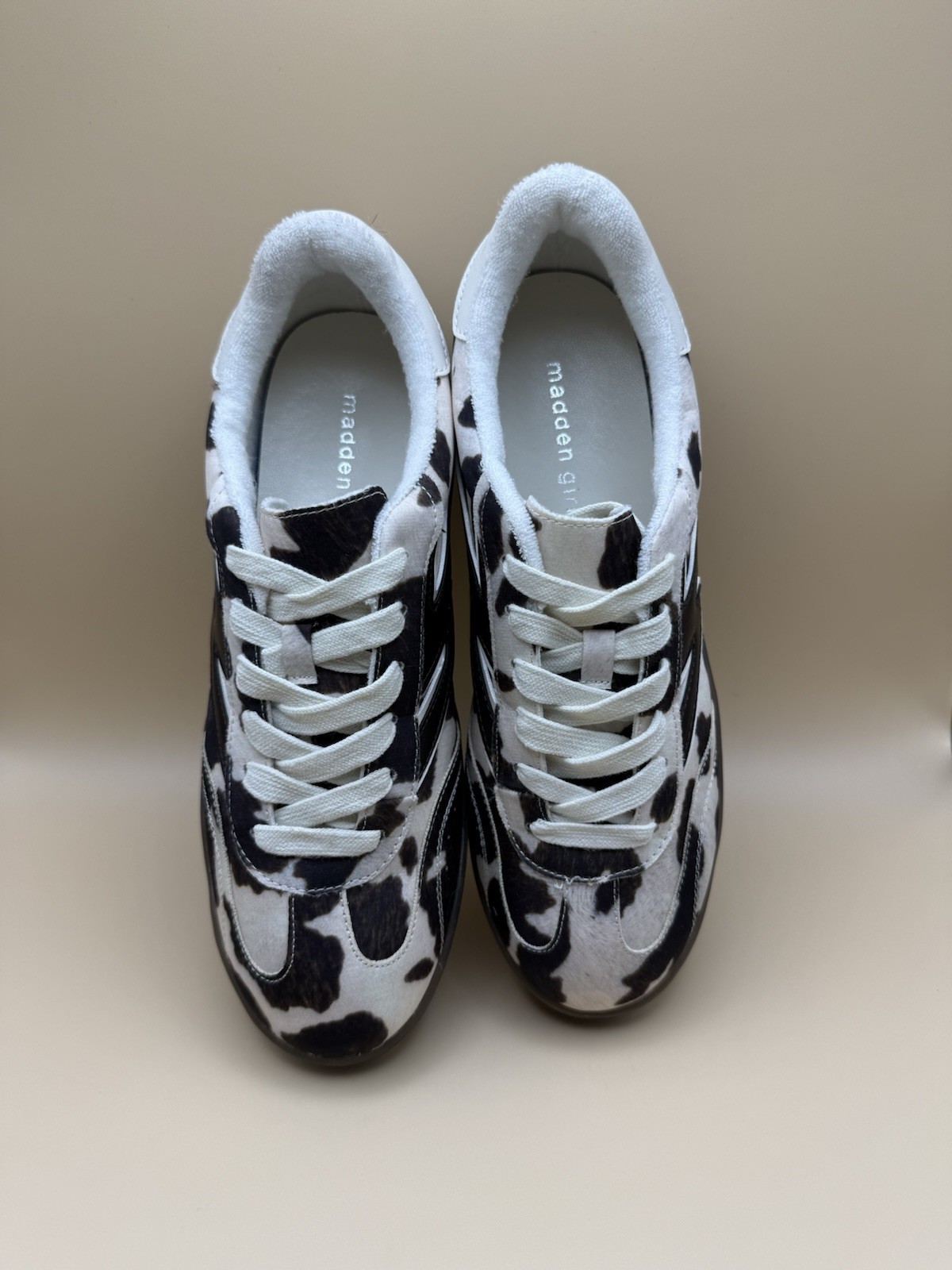Madden Girl Giia Faux Suede Cow Print Comfort Cushioned Low Top Shoe 9.5 NIB