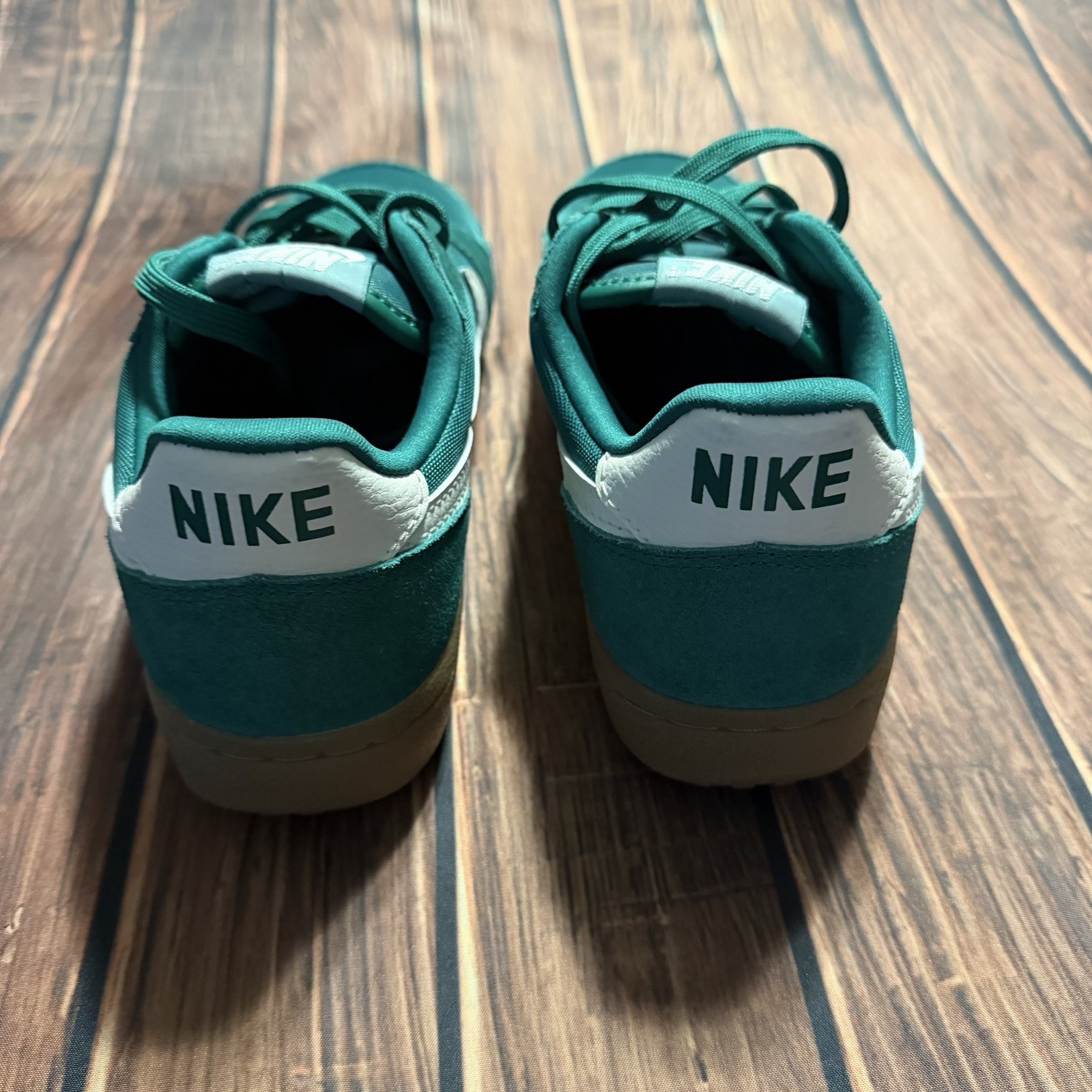 Nike Women’s Size 8 Green Gum Sole Low Top Sneakers HJ6000-300