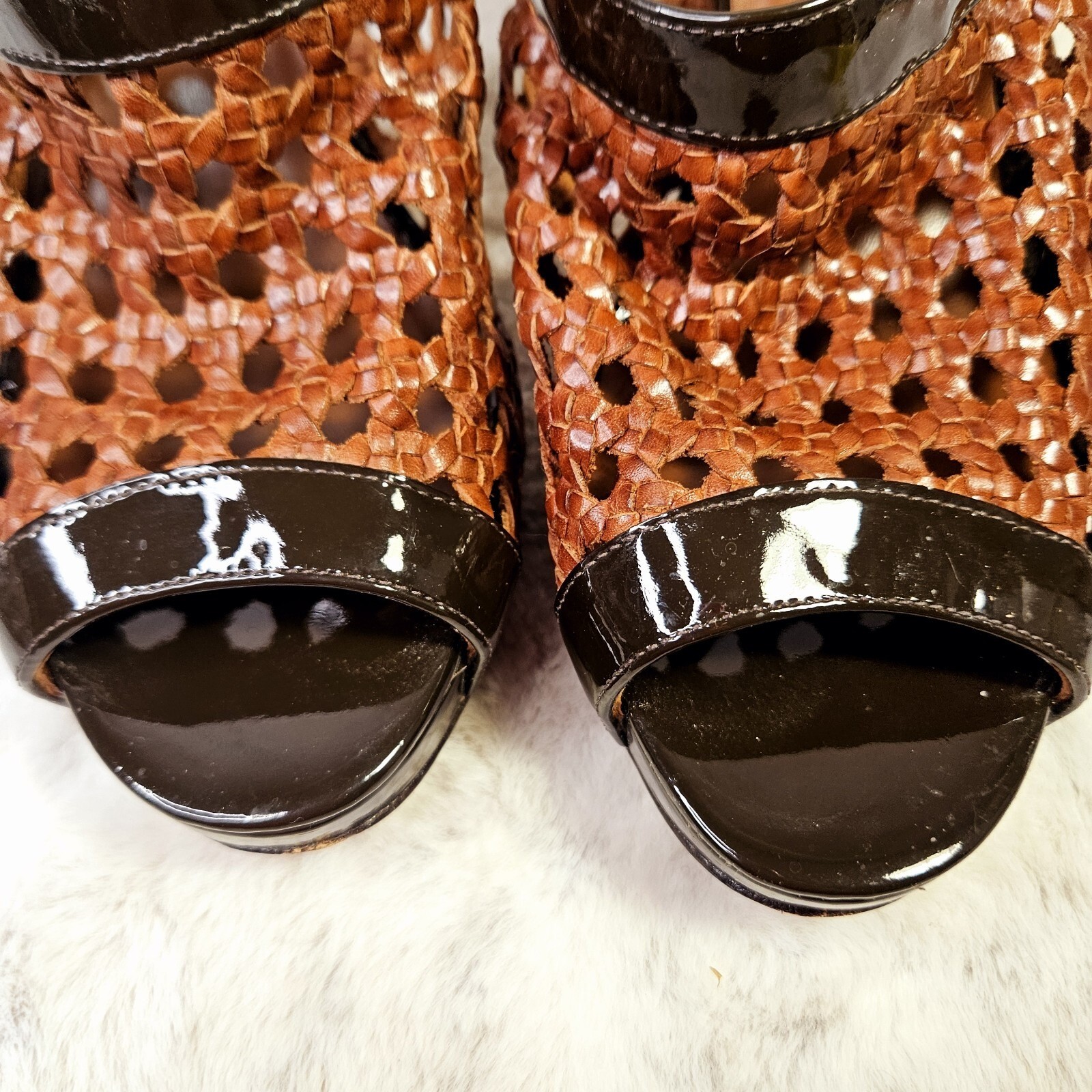 Cole Haan Women’s Brown Leather Woven High Heels Peep Toe 4.25″ Wood Heel D33775