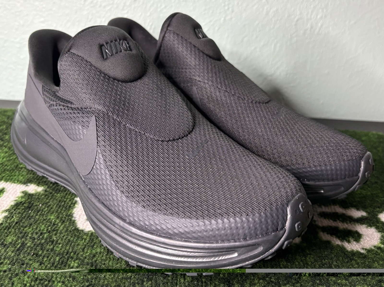 US Men’s 8.5/Women’s 10 – Nike Revolution 8 EasyOn «Anthracite» HQ2414-003