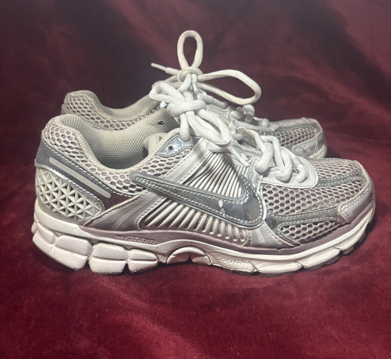 Popular Nike Air Zoom Vomero 5 Shoes Women Size 8.5