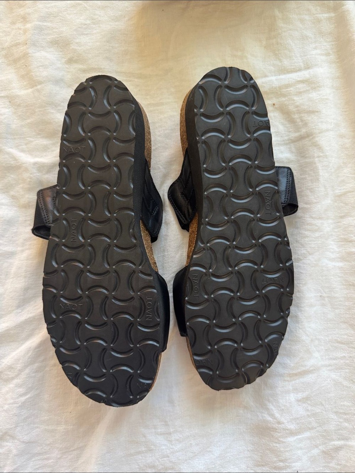 NWOT Naot Black Leather Slide Sandals with Tortoiseshell Chain Women’s Size 37