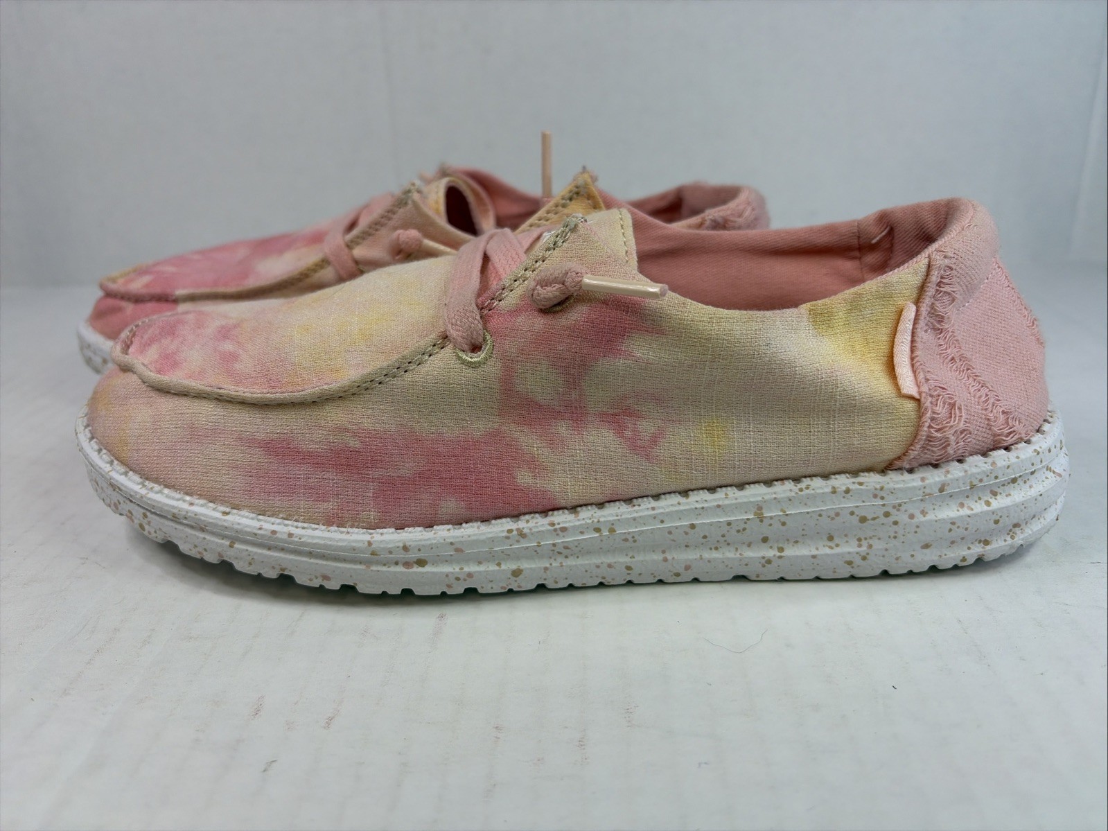 Hey Dude Women’s Wendy Tye Dye Lemon Ombré Loafers Size 8 No Box
