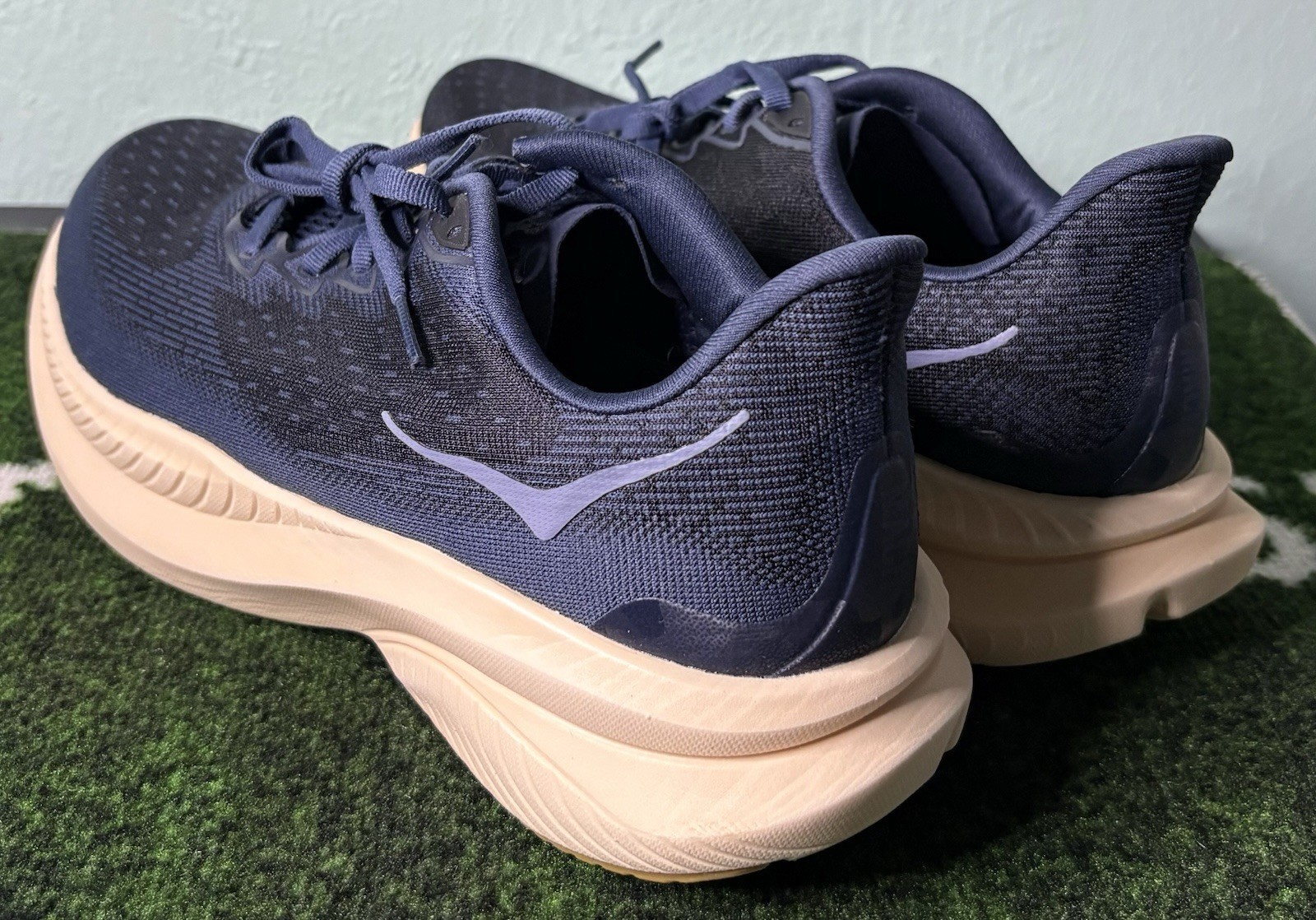US Men’s 9/Women’s 10 – HOKA Mach 6 LA “Varsity Navy Black” 1164032-VCK