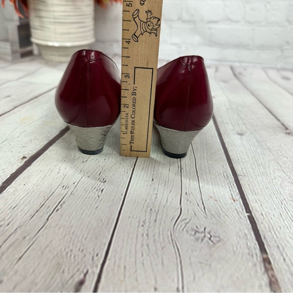 Amalfi low heel leather pump dress shoe womens 9 AAA Burgundy Silver snakeskin