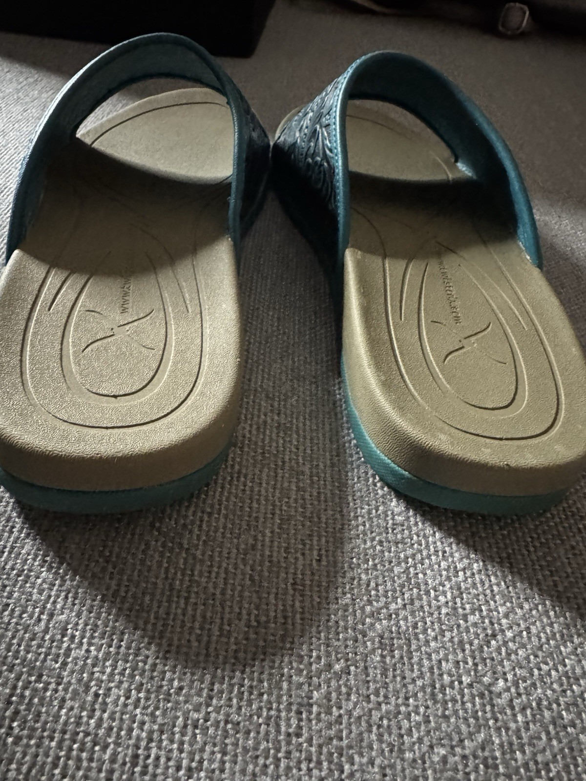 Twisted X Women’s Teal Color Slide Sandals Size 8 Tooled Leather Top Summer Shoe