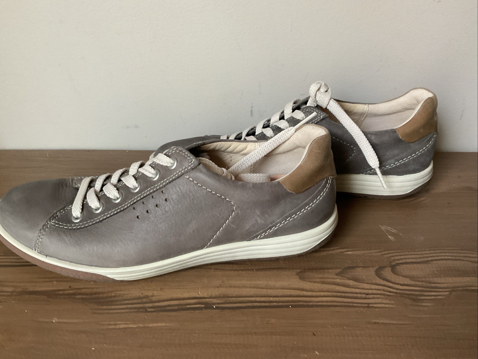Ecco Soft Sneakers Walking Shoes Gray Leather Lace Up Women’s EU 40/US 9-9.5