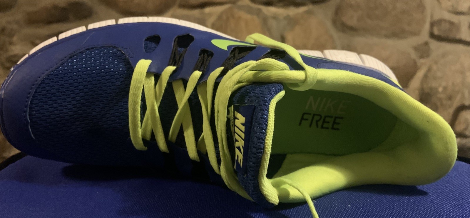 Nike Free Run 5.0 Rare Running Shoes Volt Yellow Blue Women’s Size 8 gently worn