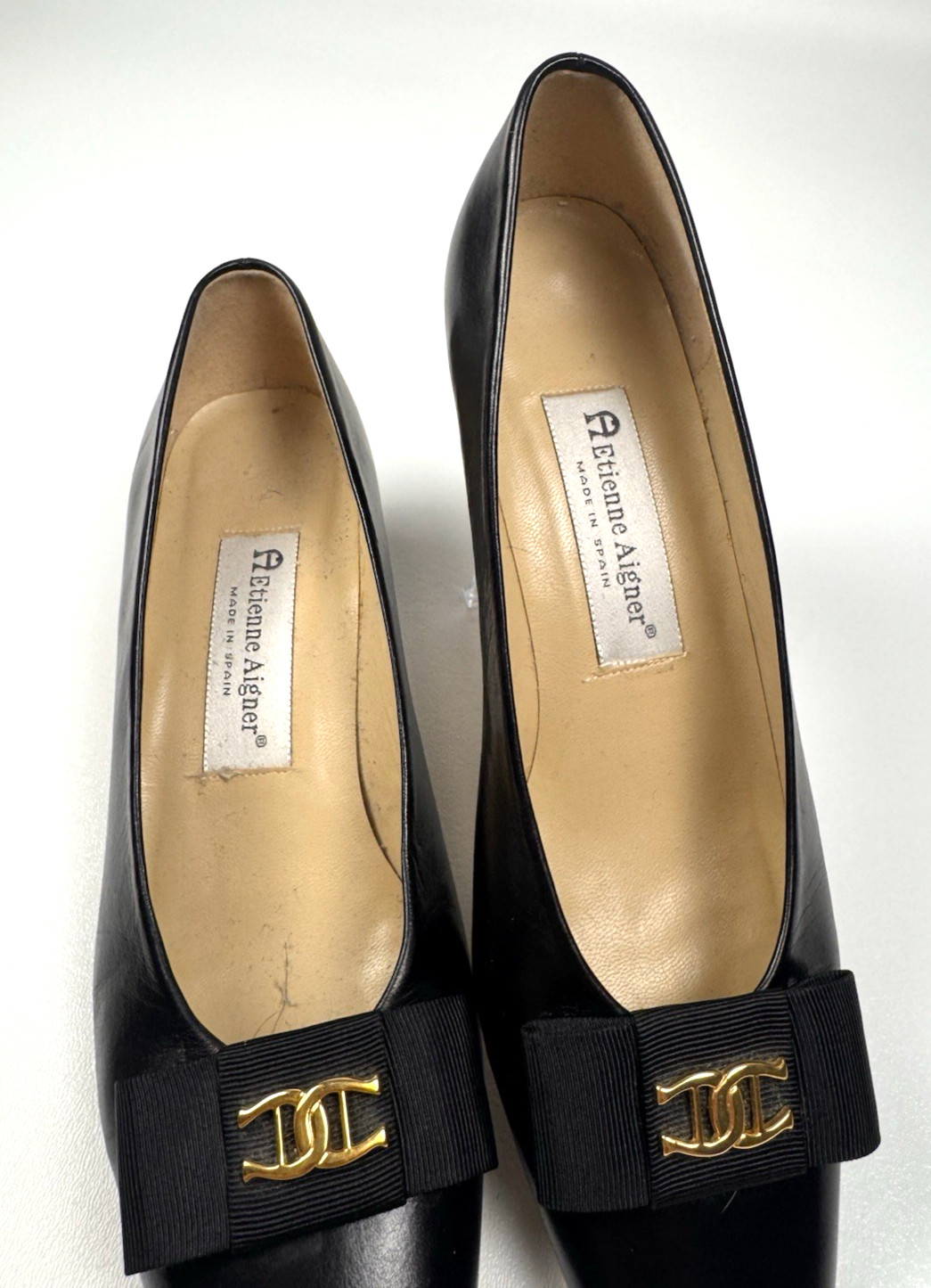 ETIENNE AIGNER Black Vintage Leather pumps, Grosgrain Bow with Logo 8.5 Narrow