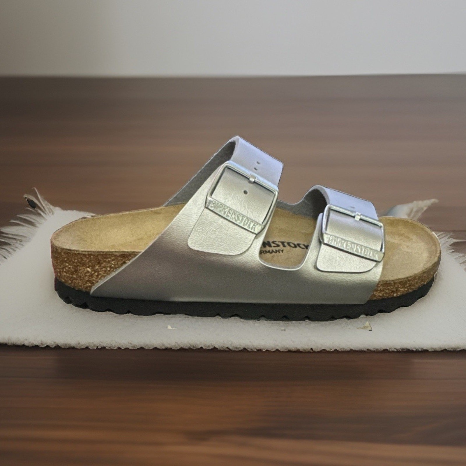 New Women’s Size 8 Birkenstock Arizona Birko-Flor Silver Sandals Euro 39