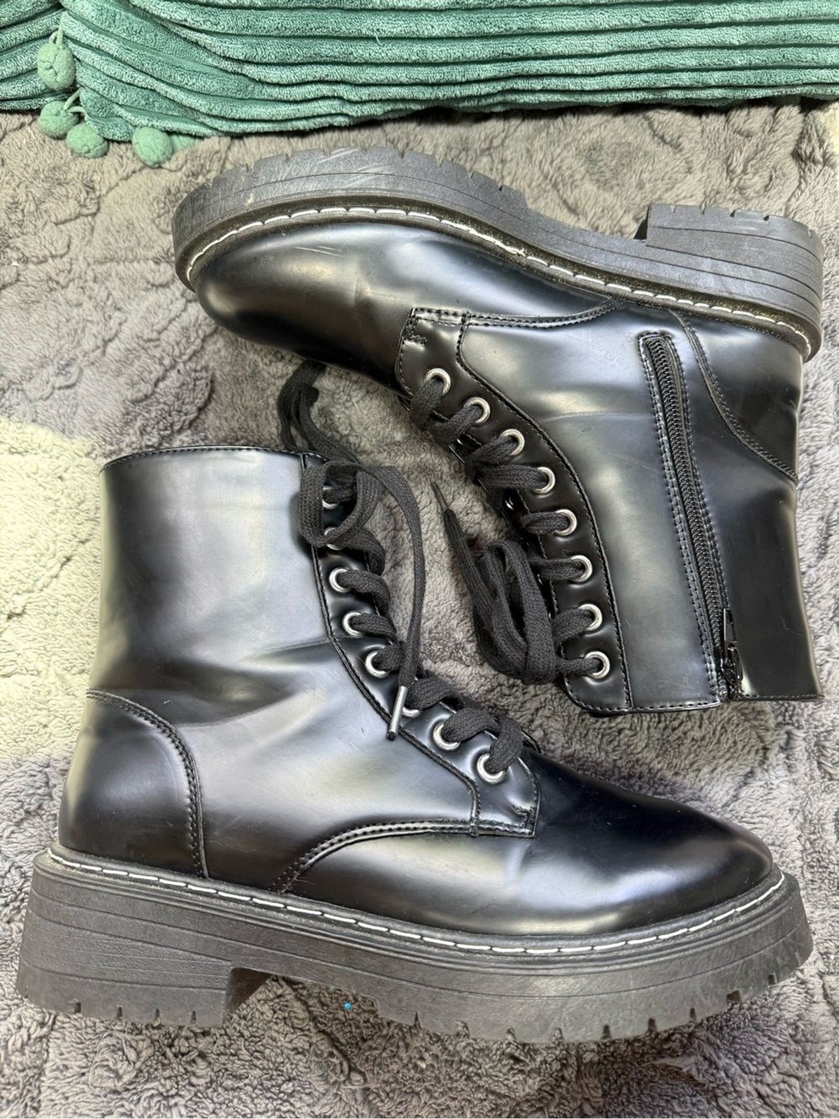 Black Lace-Up Platform Combat Boots – Women(8) Sugar “Kaedy”
