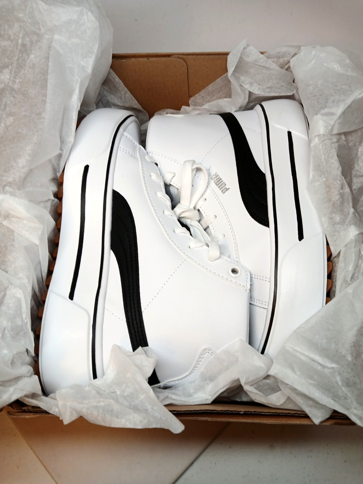 Puma Kaia Mid Leather Platform Sneakers Women Size 7M White / Black /Silver NEW