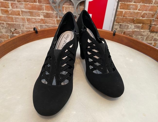 Easy Street Black Woven Vamp 40’s Style Pump 7 New Shootie