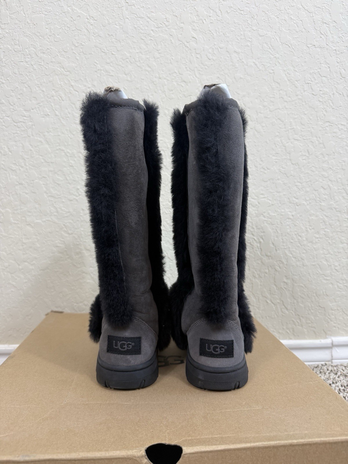 UGG Sunburst Grey Black Tall Shearling Boots Size 5 Winter Rubber Sole Womens