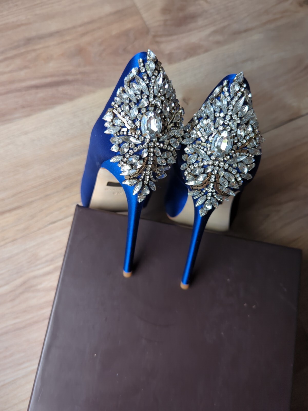 Badgley Mischka Gorgeous Kiara Saphire Blue Crystal Embellished Heels Womens 9