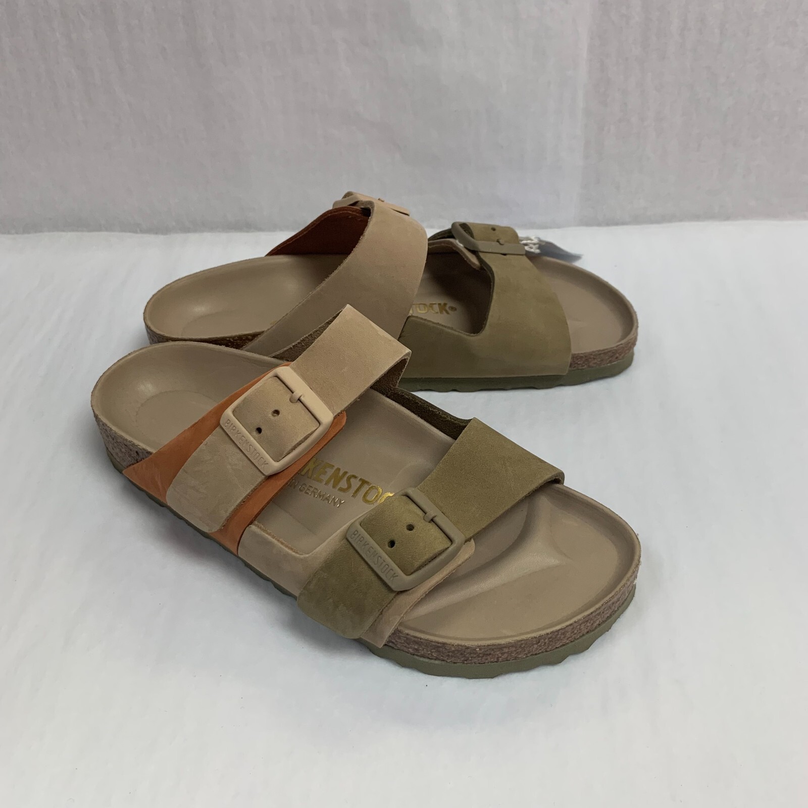 Birkenstock New w/ Box Arizona Split Sandcastle/Faded Khaki Nubuck Exquisite N