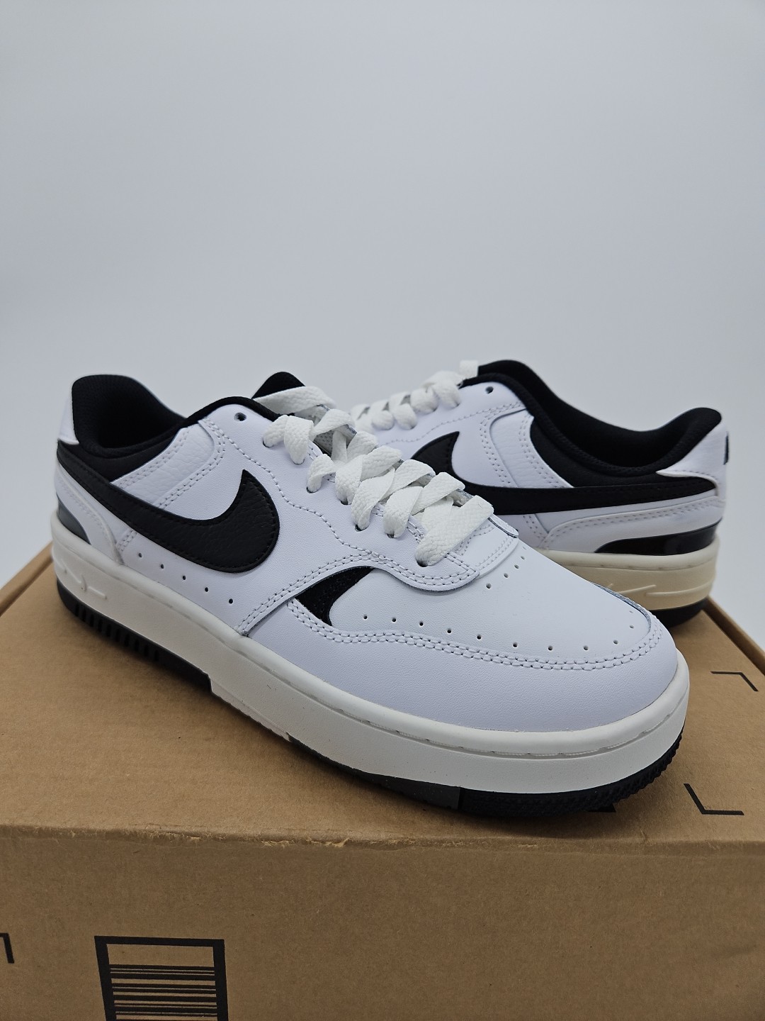 Size 7.5 – Nike Gamma Force White Black W