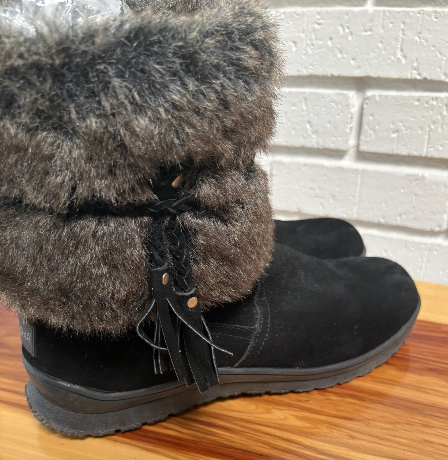 Minnetonka Black Leather Ankle Bootie Faux Fur Trim Tassel Slip-On US 10