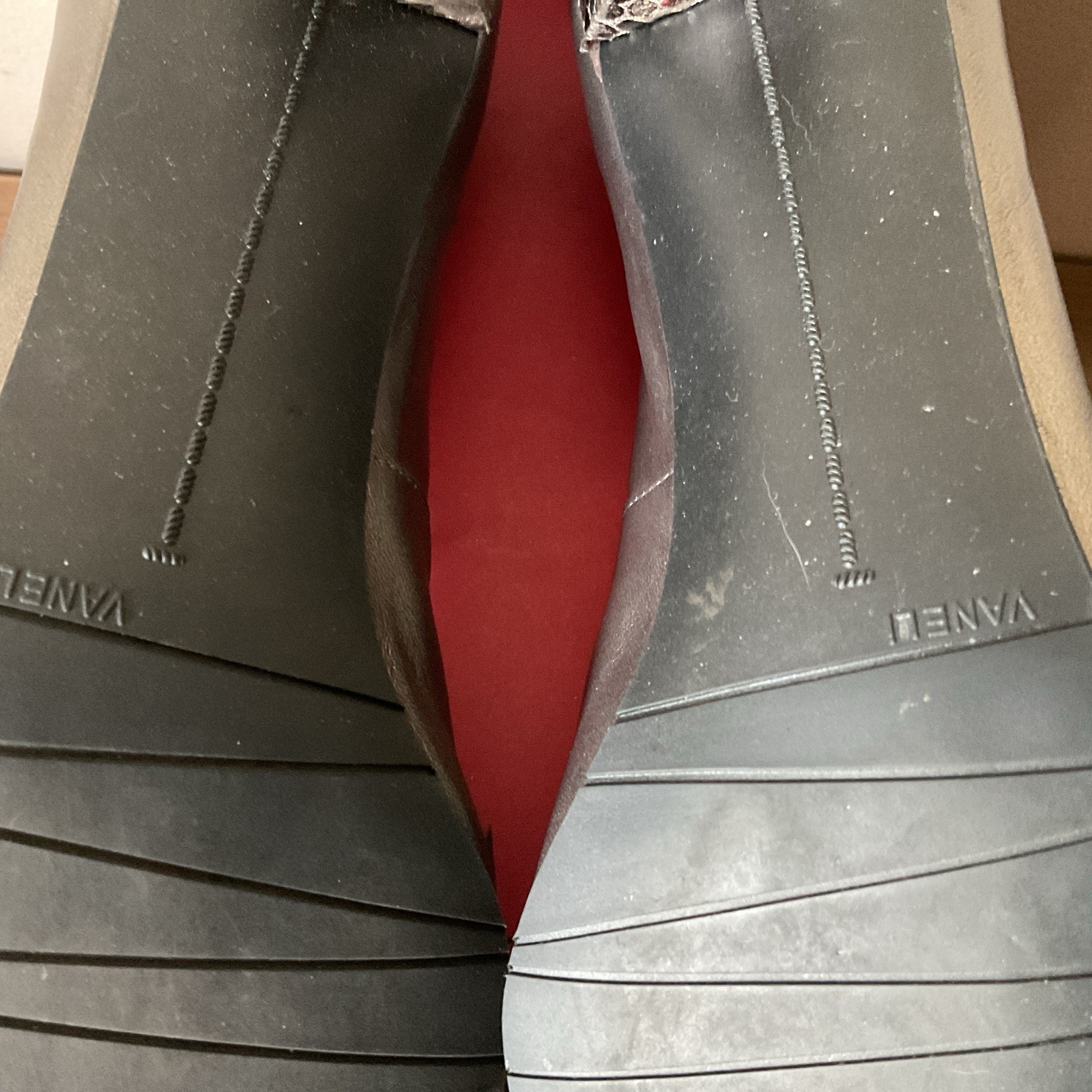 Vaneli Rickie Pewter Nappa 1” Kitten Heel-8N w/Original Box