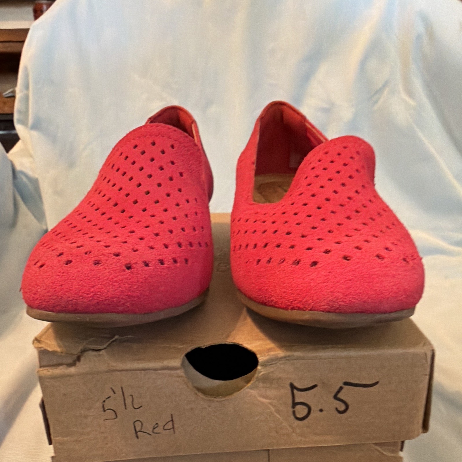 Clarks Collection Women’s Suede Slip-On Flat Round Toe Red 5.5 M