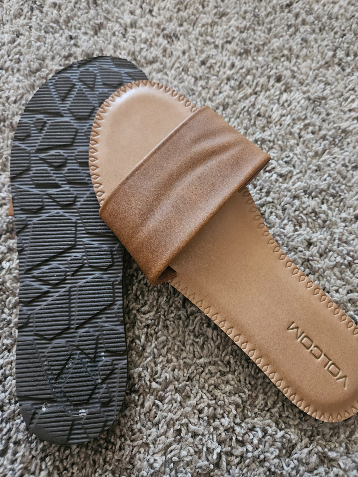 Volcom Women’s Simple Slide Sandal – Tan Size 7 – Excellent Condition!!
