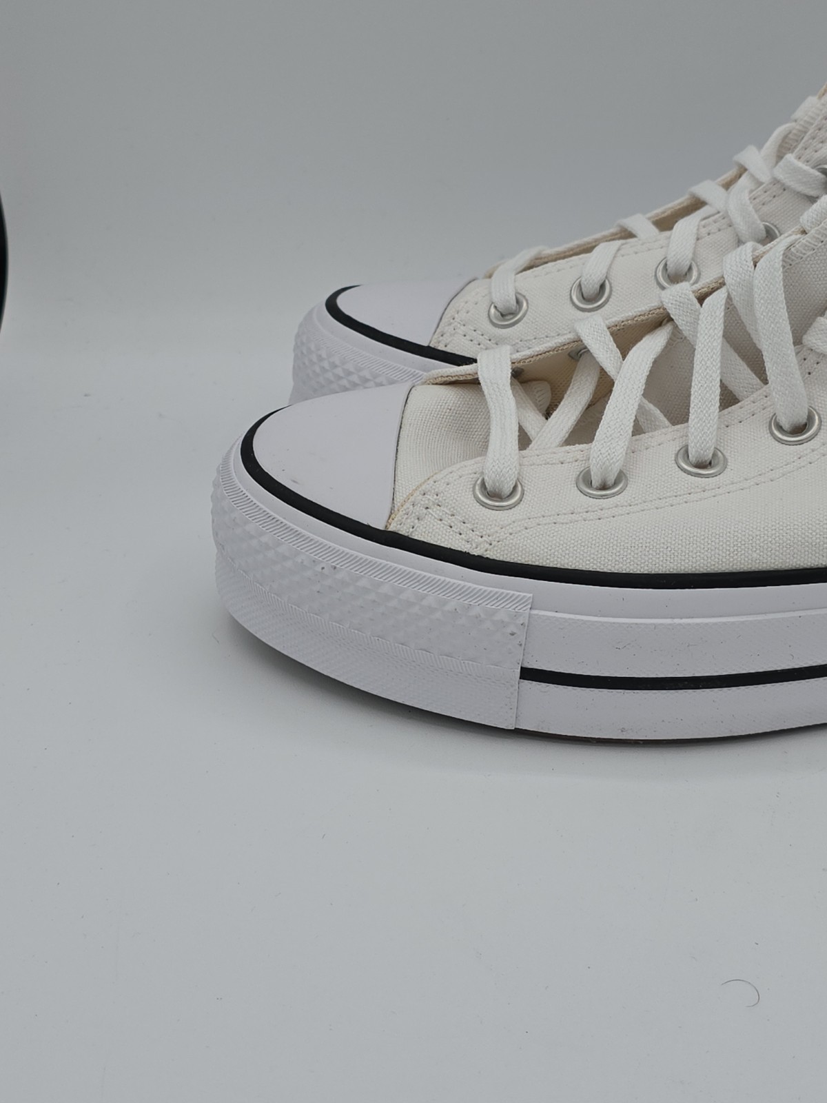 Converse Chuck Taylor All Star Lift Hi White Shoes Women’s – 560846C, Size 6