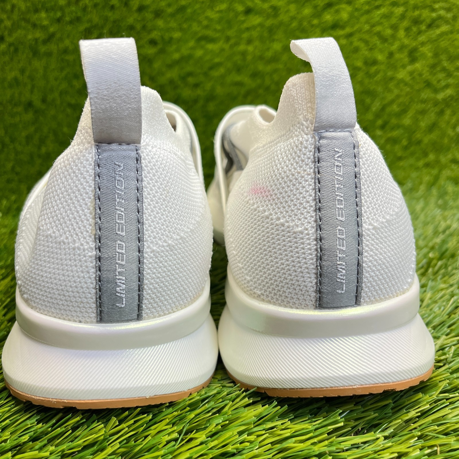 Brooks Levitate 4 LE Womens Size 11 White Silver Athletic Running Shoes Sneakers