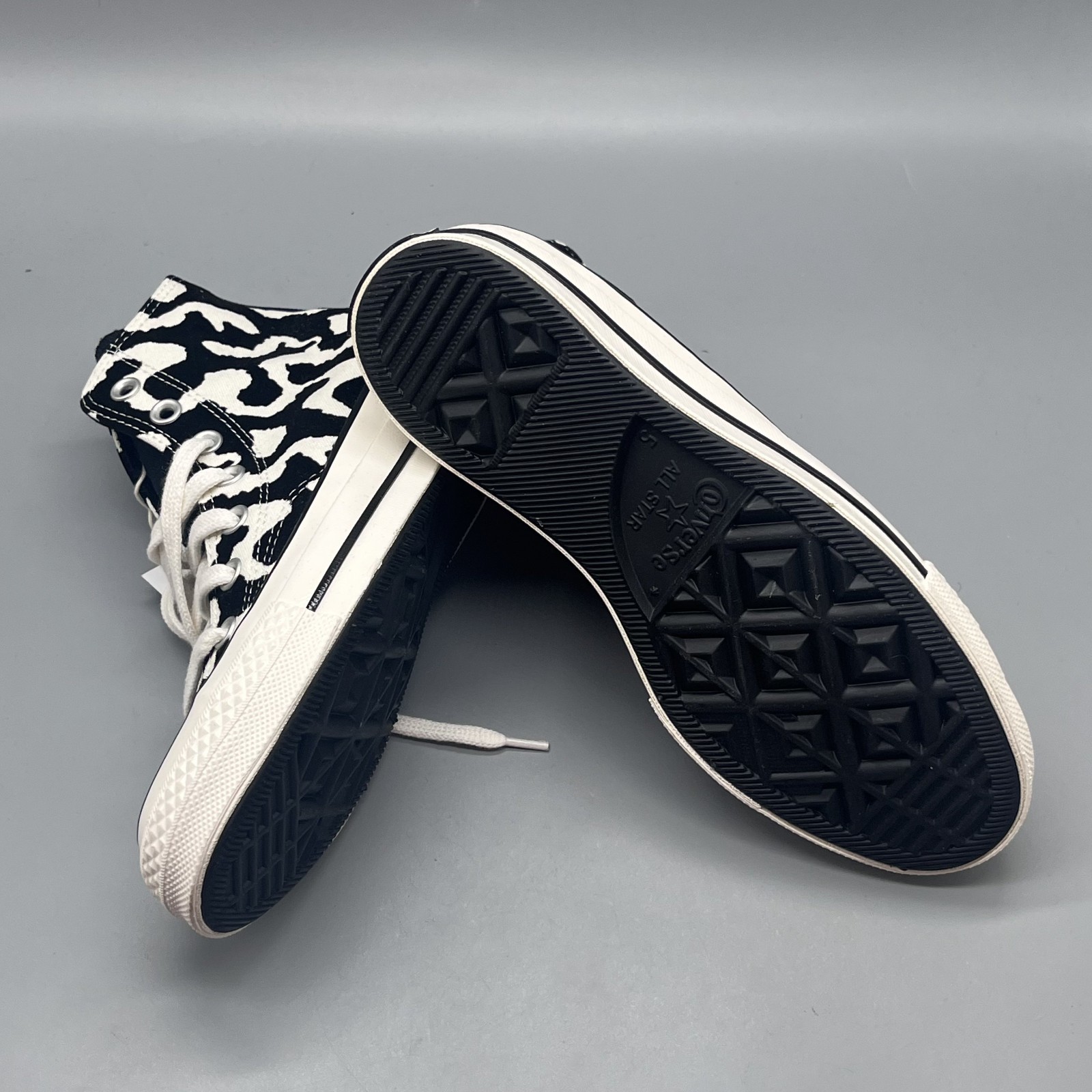 Womens 7 – Converse CHUCK Taylor All Star HI A12350C Black Leopard Graphics