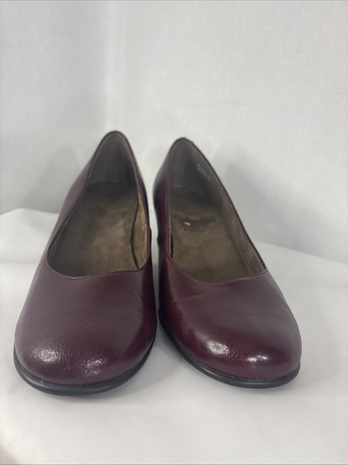 Aerosoles Heelrest Burgundy Leatherlike Slip On Cushioned 2.5 in Heels Size 9M