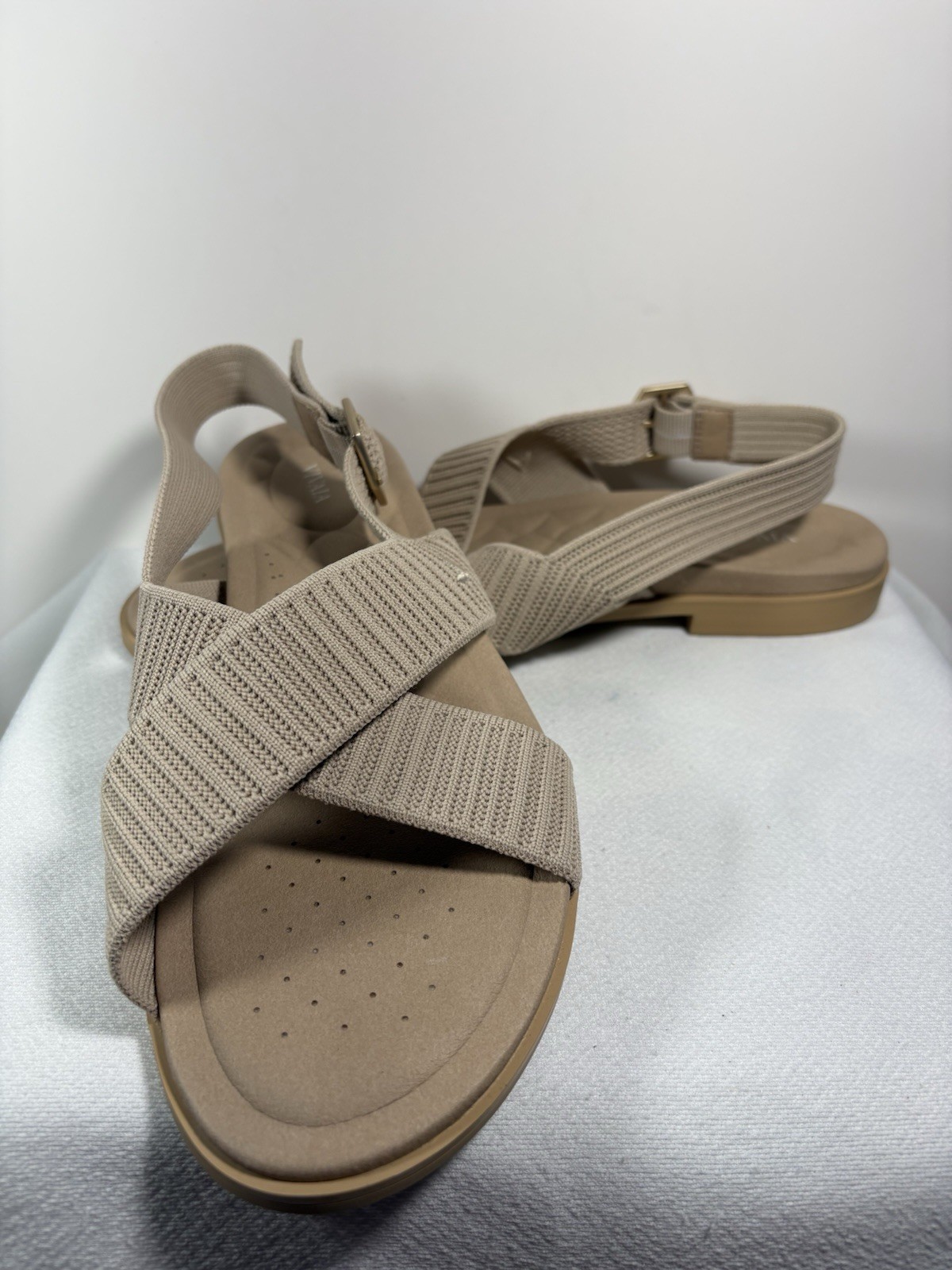 New! Vivaia PAMELA Beige Knit Crisscross Comfort Sandals Size 10.5 US / 42 EU