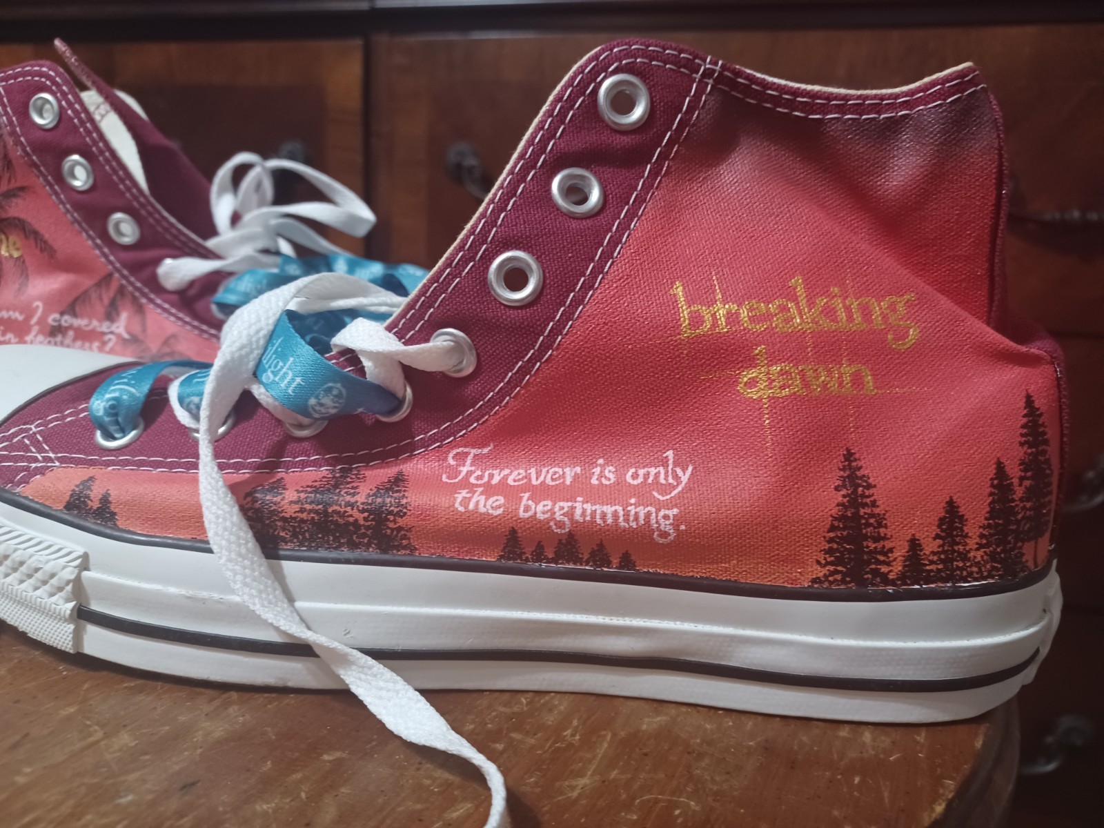 Rare TWILIGHT SAGA BREAKING DAWN Custom Painted CONVERSE Chuck Taylor SIZE 10