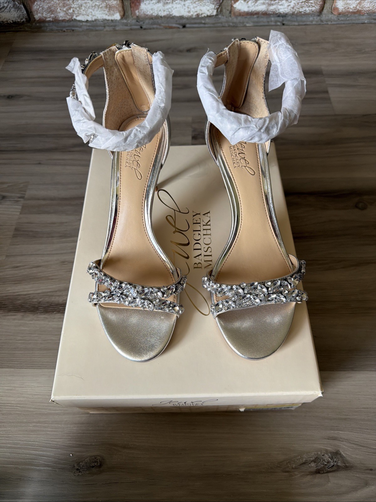 Jewel Badgley Mischka 7.5 Satin Silver Ankle Strap Crystals Zipper Back