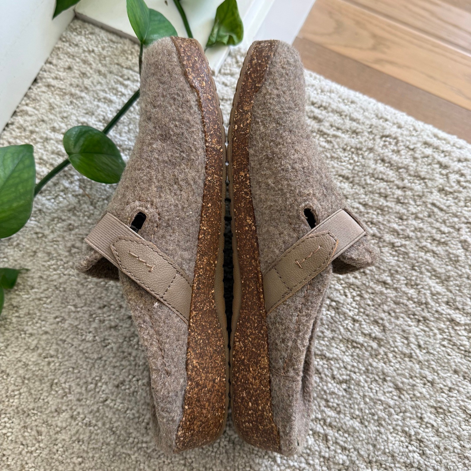 Earth Origins AURORA JACKIE Women 10 Felt Floral Clog MULE Slippers Cork OATMEAL