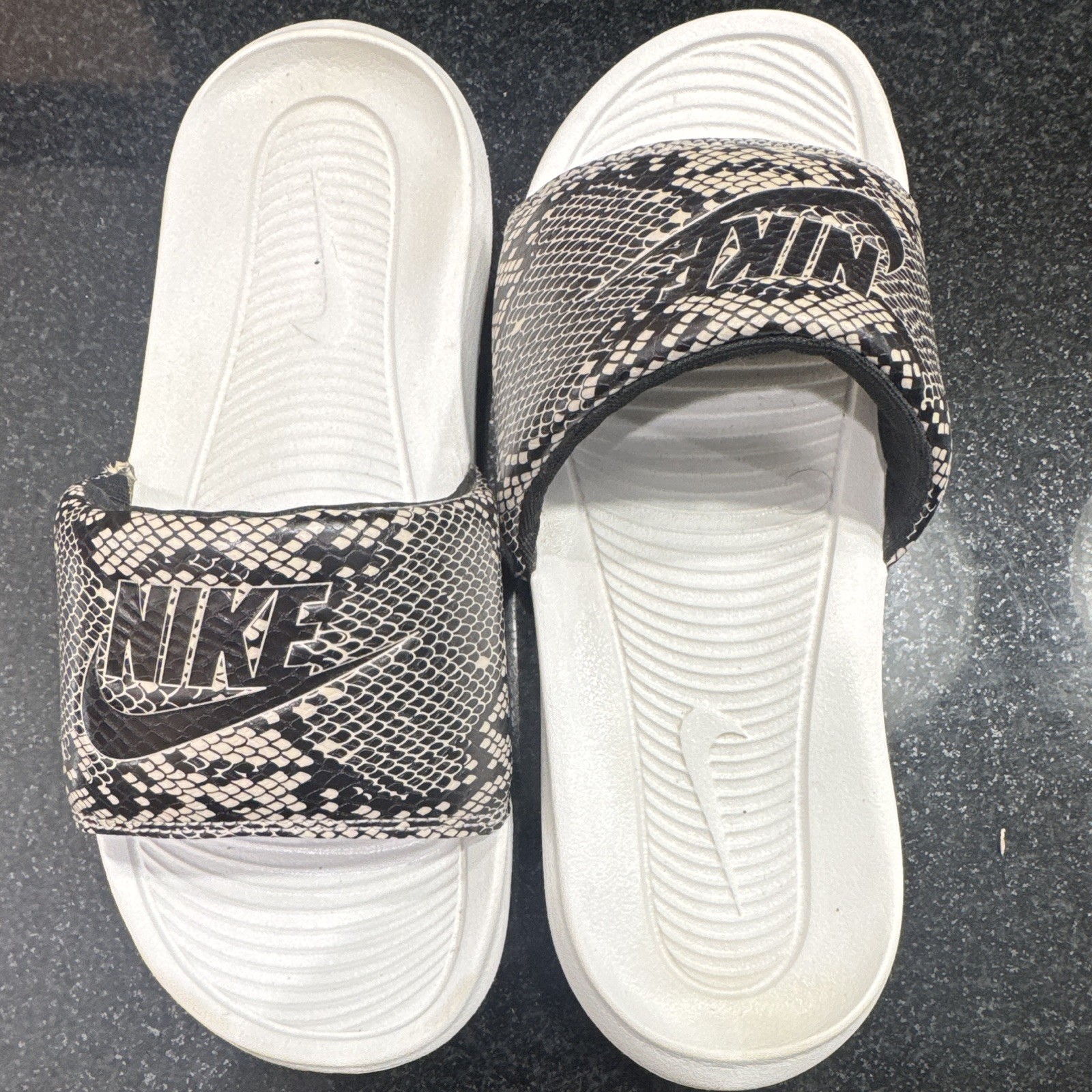 Nike Women’s Slide Sandals Snake Animal Print Logo White/Black Size 6 M