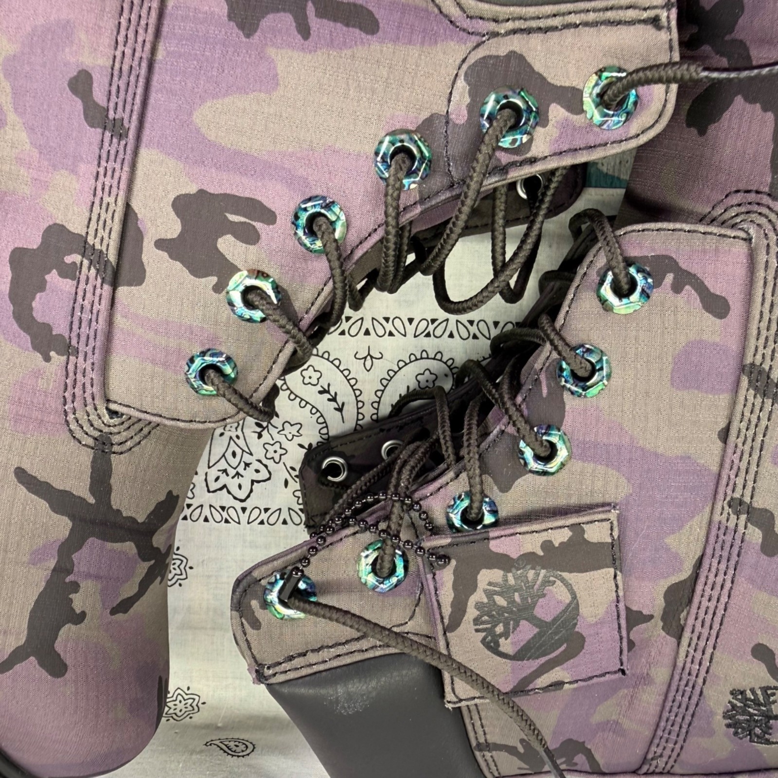 Timberland A25E3 Purple Camo 6″ Iridescent Premium Fabric Boots Womans Sz 10
