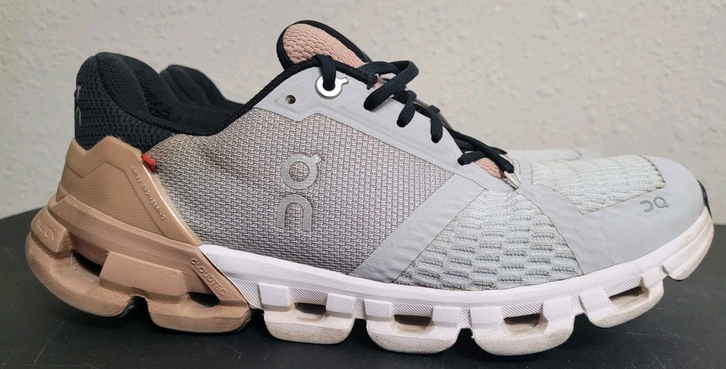 On Cloud Cloudflyer Running Shoes Womens 7.5 Sneakers Glacier Rosebrown 21.99566