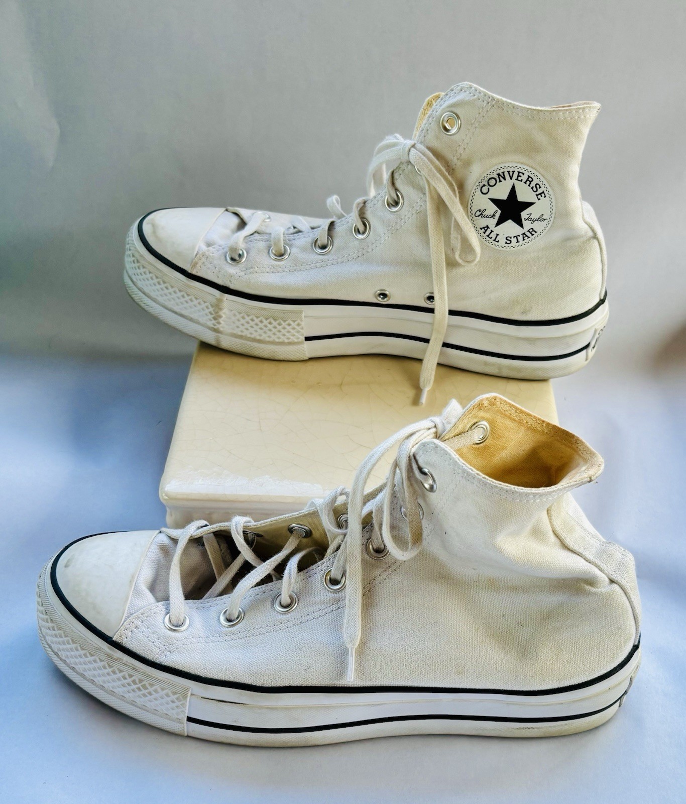Size 9.5 – Converse Chuck Taylor All Star Platform High White
