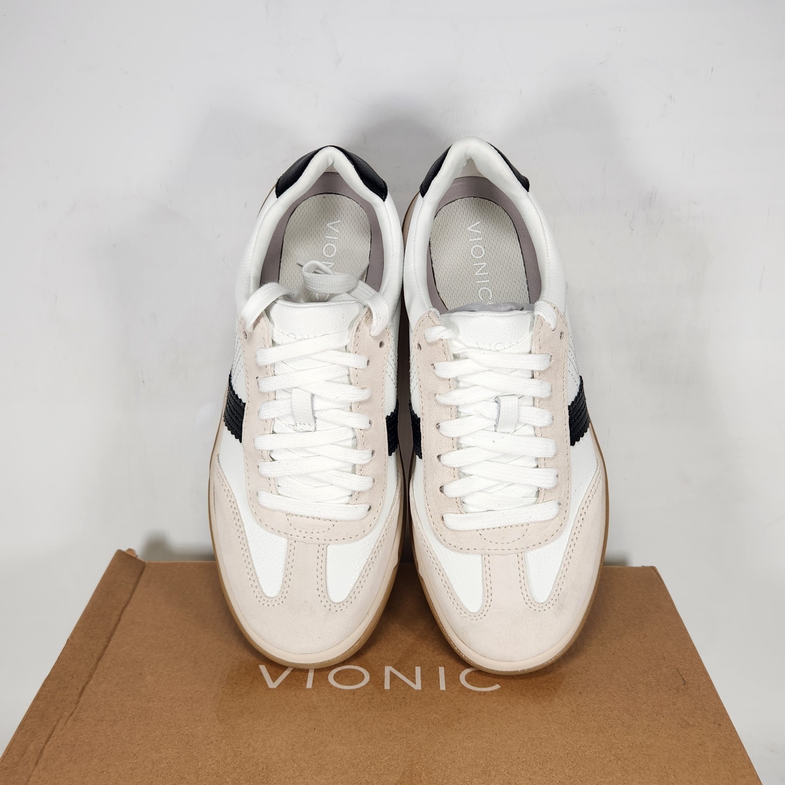 7.5 WIDE – Vionic City Walk – White Black Beige SUEDE LEATHER – Womens