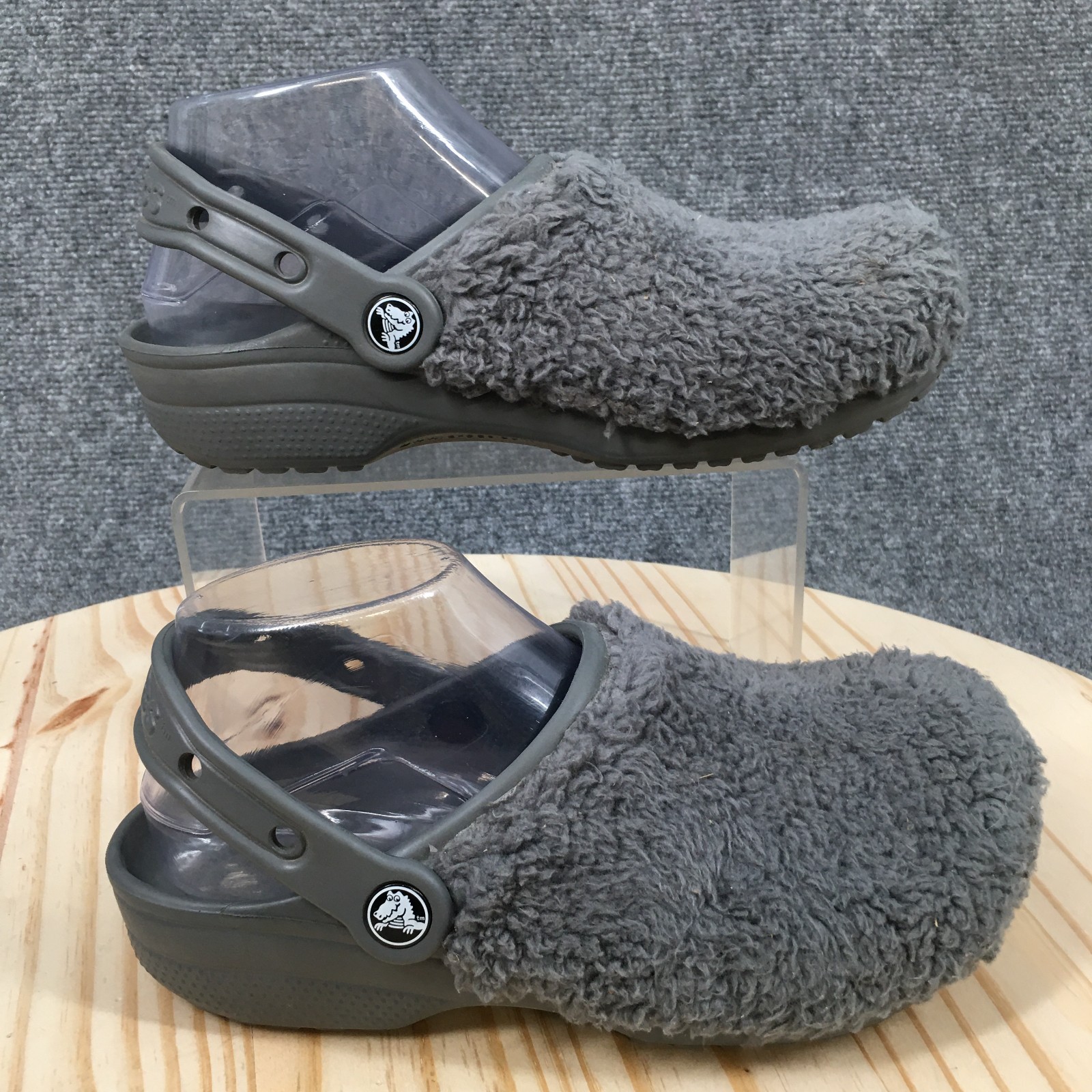 Crocs Shoes Mens 4 Womens 6 Classic Fuzz Mania Clog Gray Faux Fur Comfort Logo