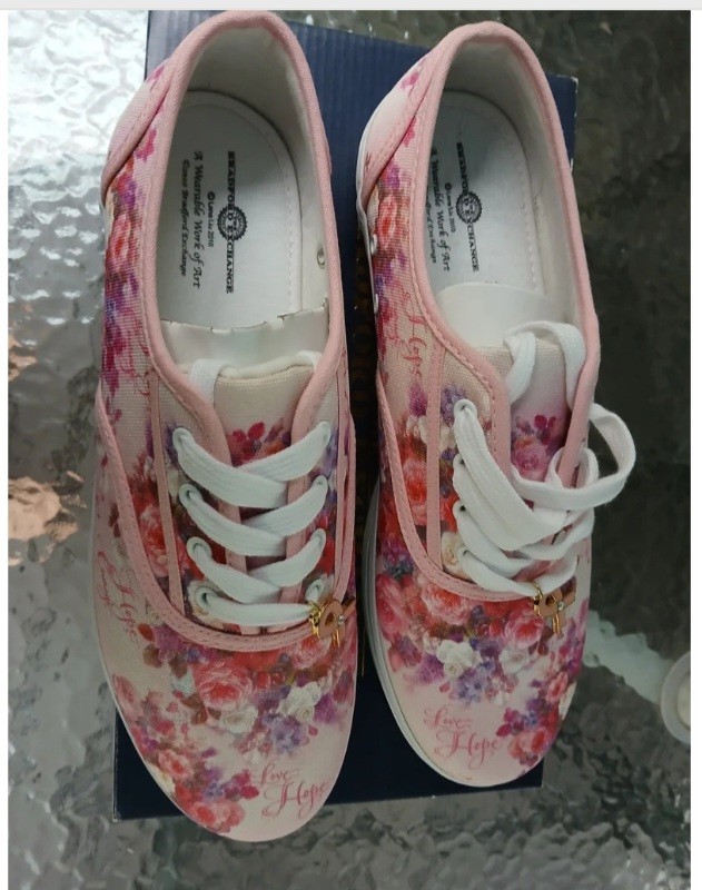 The Bradford Exchange Breast Cancer Awareness/Size 9.5/Wearable Work Of Art NEW