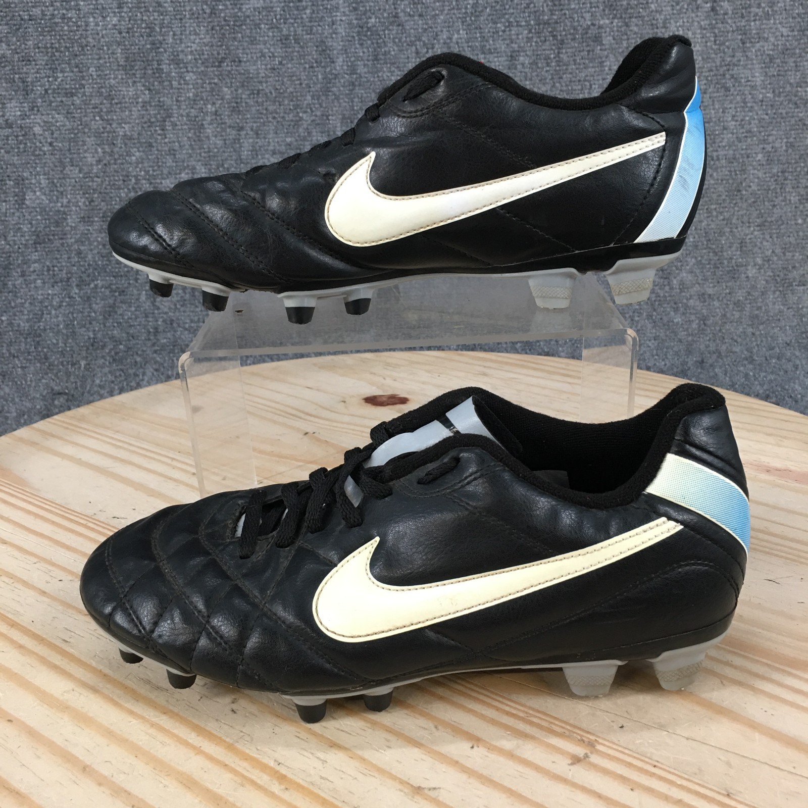 Nike Tiempo Mystic IV Shoes Womens 8 Cleats Sneakers 524939-014 Black White