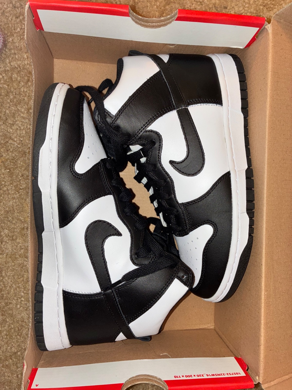 Excellent Condition Size 7.5 Women’s – Nike Dunk High Black White W Box Included