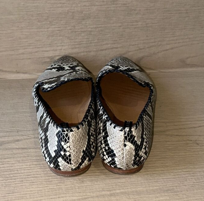VERONICA BEARD SNAKE PRINT LEATHER SEMI ROUND TIP DETAIL CASUAL FLATS Sz 39.5M