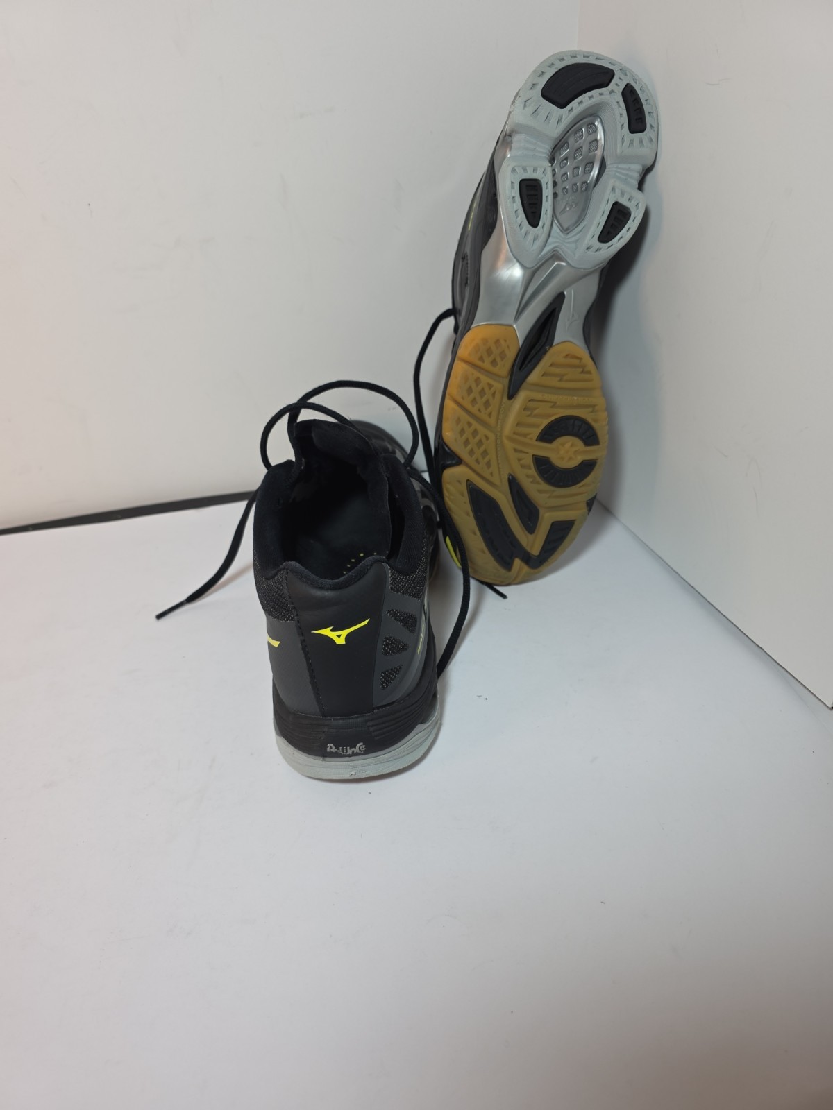 Mizuno Wave Lightning Z Volleyball Shoes Black Silver Yellow US Size W11