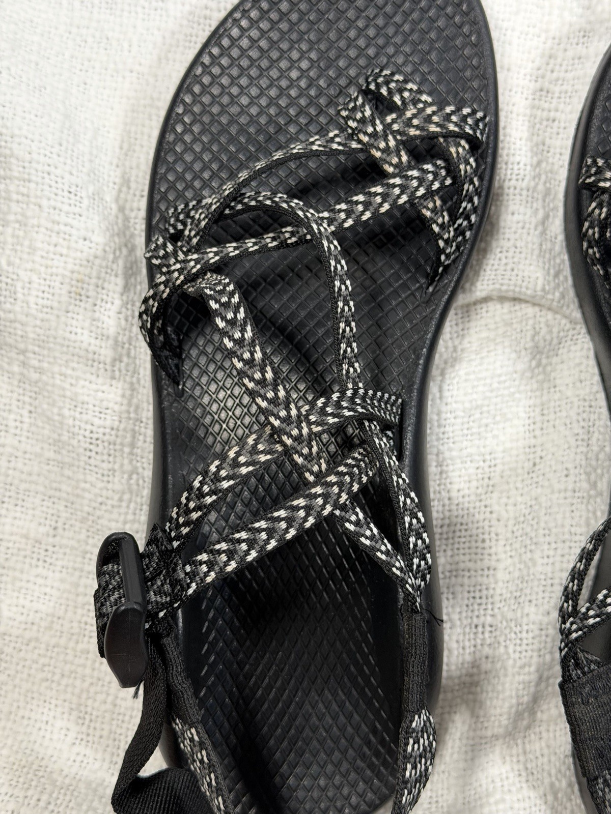 Chaco ZX/2 Classic Womens 9 Black White Toe Loop Sandals J106266 Excellent