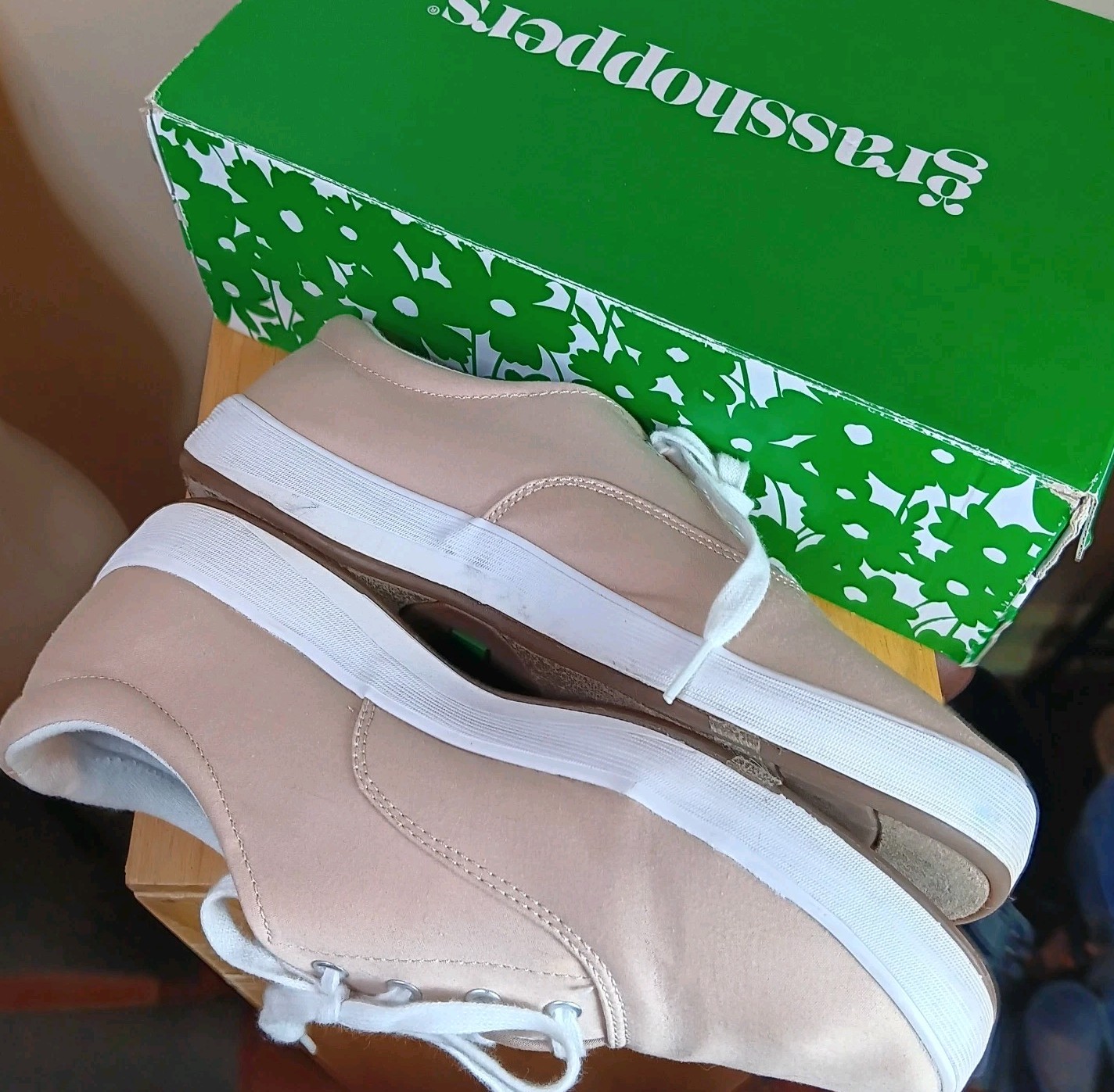 New With Box Grasshoppers Janey Memory Foam Orthopedic Comfort Sneaker 9.5 W