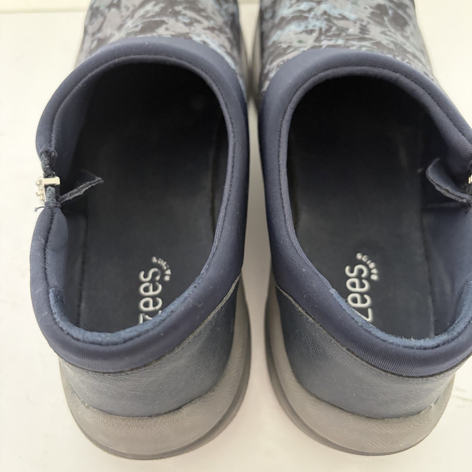 Bzees Lady Multicolor Camo Pattern Slip On With Side Zip Sneakers Size 8.5W